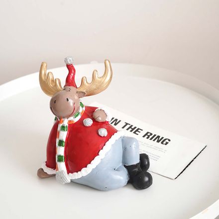 christmas reindeer statue